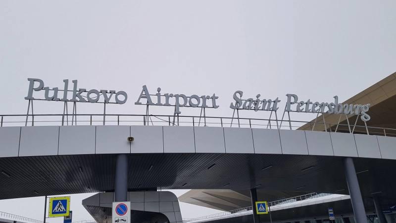 Пулково продолжает работу в сложных метеоусловиях Как сообщили в пресс службе аэропорта обе взлетно посадочные полосы принимают и отправляют рейсы Отдельно отмечается что время обслуживания бортов перед вылетом увеличено из за противооблединительной обработки Наши новости в Телеграм VК ОK MAX