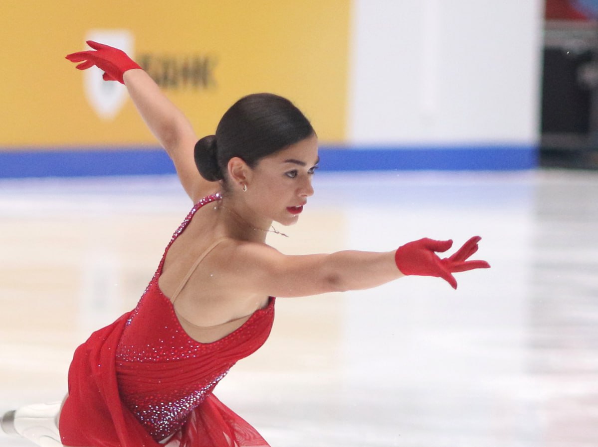 Аделия Петросян выступит в короткой программе на Олимпиаде под вторым номером В заявку Петросян на первый прокат вошли двойной аксель тройной лутц каскад из тройного флипа и тройного тулупа отмечает агентство Одиночницы выступят с короткой программой 17 февраля а 19 февраля представят произвольные программы Global Look Press Подписаться на РБК Спорт