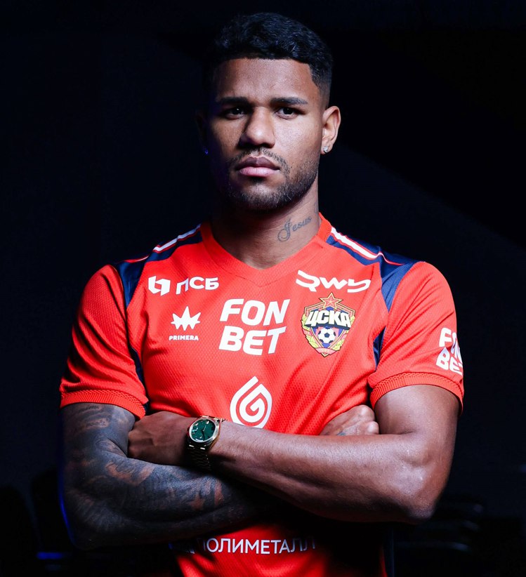 ЦСКА подписал бразильца Матеуса Рейса из лиссабонского Спортинга в качестве замены Игорю Дивееву Контракт с 31 летним защитником рассчитан до июня 2029 года с опцией продления еще на один сезон Ранее в этом сезоне футболист выступал за португальский клуб в Лиге чемпионов   Подпишись на Евро футбол в MAX