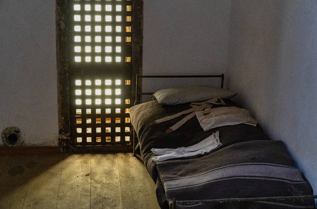 Приговорённую к смертной казни в Китае хабаровчанку освободили Марина Лопатина приговорённая в Китае к казни вернулась на родину и вышла на свободу В 2011 году Хабаровчанку 1973 го рождения обвинили в контрабанде 2 кг героина из Макао в материковую часть Китая Суд приговорил её к смертной казни но позже наказание изменили на пожизненное заключение Ещё позже смягчили до 25 лет колонии а затем на 12 лет Источник РИА Новости Прислать новость yaroslav egorovich Подписывайся на нас в MAX