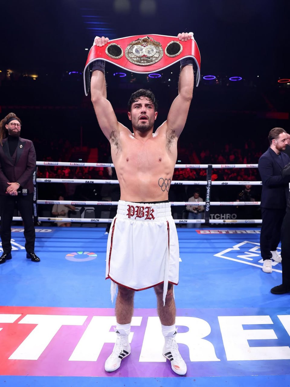 Джош Келли нанес Бахраму Муртазалиеву первое поражение в карьере Бой за звание чемпиона мира в первом среднем весе по версии IBF прошел в городе Ньюкасл апон Тайн и продлился все 12 раундов Большинство судей отдали победу британцу Для россиянина Муртазалиева это первое поражение в 24 боях на профессиональном ринге Подписывайтесь на РИА Новости Спорт в MAX