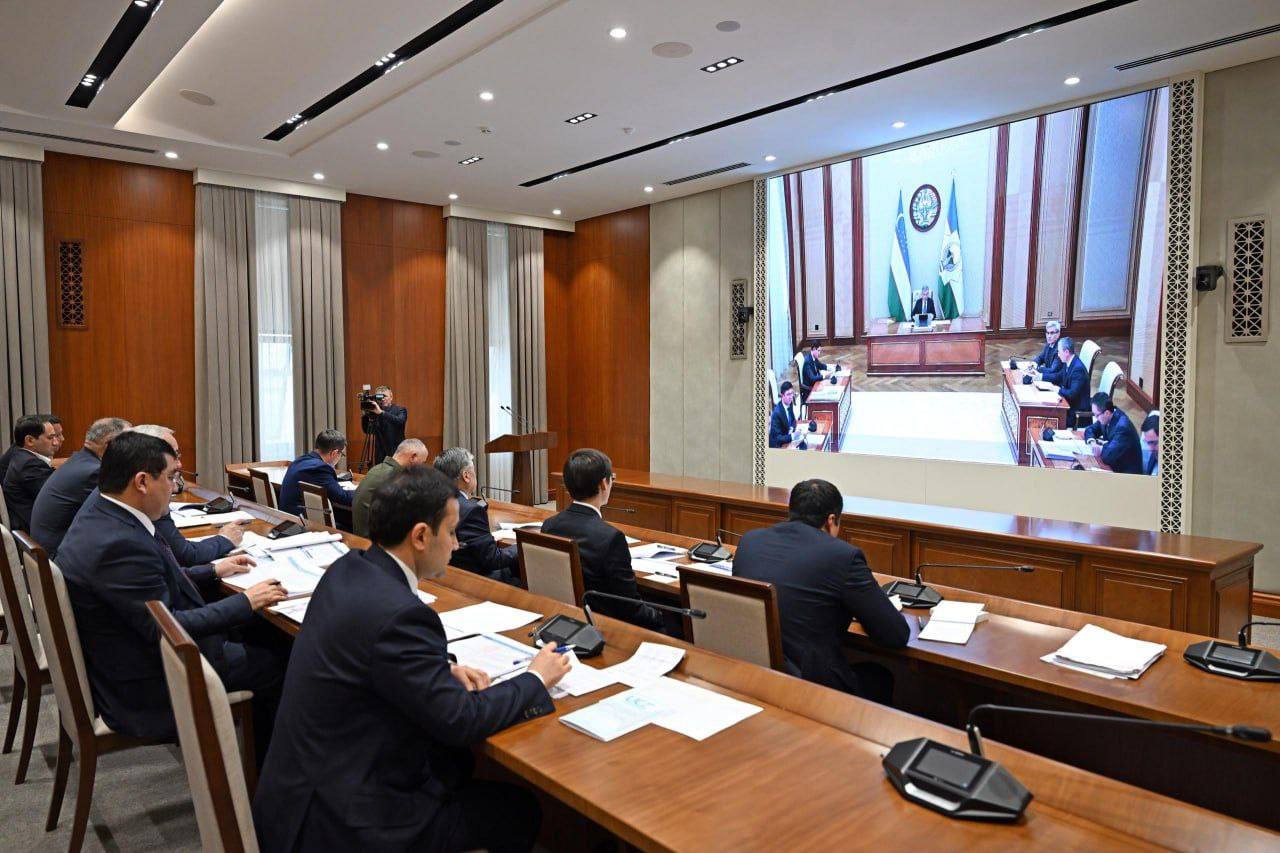Шавкат Мирзиёев провел совещание по вопросам реализации крупных энергетических проектов обеспечения устойчивости энергосистемы и повышения энергоэффективности