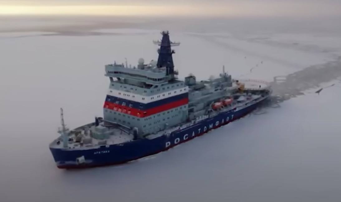 Томичи оснастили новый атомный ледокол! «Томская электронная компания» и «Манотомь» изготовили импортозамещающие приборы для мощного судна «Якутия». По заказу «Атомфлота» специалисты сделали регуляторы давления пара, электроприводы, манометры и другое оборудование. Универсальный атомный ледокол «Якутия» уже отправился в первый рейс по Карскому морю. Судно поддержит круглогодичную навигацию в Арктике, которую осваивают для развития «Северного морского пути».
