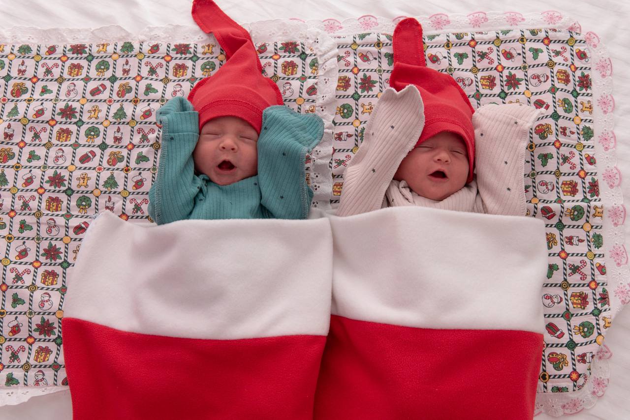 В январе в Щёлковском перинатальном центре родился 4 4 1  малыш В прошлом месяце в Щёлкове на свет появились 235 мальчиков и 206 девочек Среди них две пары мальчиков двойняшек одна пара девочек двойняшек и три пары разнополых малышей Три женщины стали мамами в возрасте 45 Вес 10 новорождённых составил более 4500 граммов Одна женщина родила седьмого ребёнка а ещё одна восьмого В Московской области работает интернет портал Стань мамой в Подмосковье На нём можно найти всю информацию о системе родовспоможения в регионе Задать дополнительные вопросы можно в контакт центре 8 800 550 30 03 ежедневно с 8 00 до 20 00 детствощёлково щпц