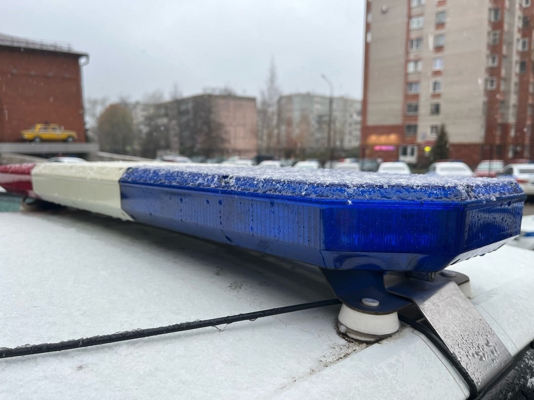 С 14 по 16 ноября 2025 года на дорогах Кировской области произошли 10 аварий в которых два человека погибли и 13 получили травмы различной степени тяжести Летальное происшествие зарегистрировано в Советском районе Сотрудники Госавтоинспекции Кировской области за пятницу и выходные дни пресекли 687 нарушений Правил дорожного движения в том числе были задержаны 30 водителей управлявших транспортом в состоянии опьянения или отказавшихся от прохождения медосвидетельствования 31 не имеющий или лишенный права управления транспортом Напоминаем о недопустимости управления транспортом в состоянии опьянения За данное нарушение предусмотрено наказание в виде лишения права управления на срок от полутора до 2 лет и штраф в размере 45 тысяч рублей mvd 43