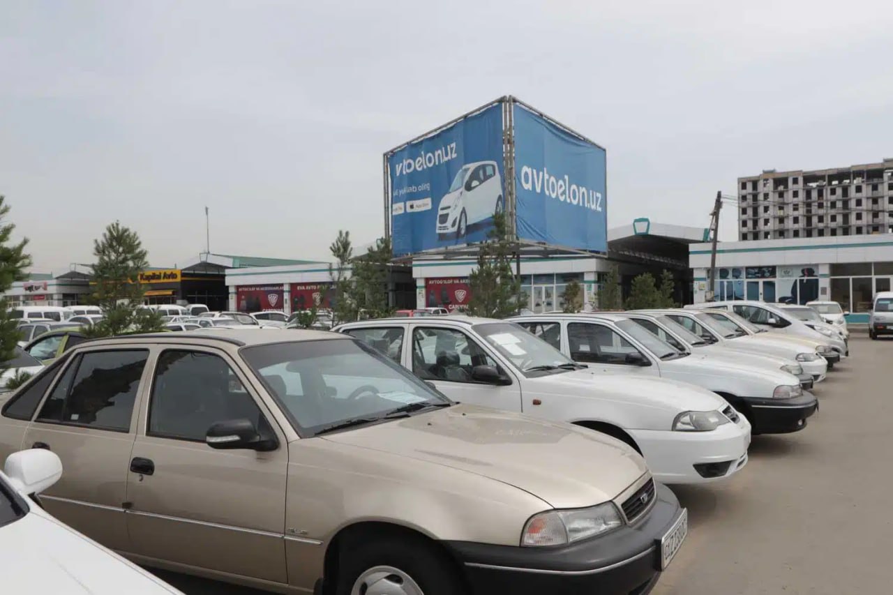Узбекистан смягчил требования к импорту автомобилей В Узбекистане перестали требовать экологическую сертификацию при ввозе новых легковых и грузовых машин следует из постановления Кабмина С 20 сентября импортеры подтверждают экологические стандарты напрямую документами от автопроизводителя Для подтверждения соответствия достаточно предоставить справку завода изготовителя или техническое заключение Электромобили полностью освобождены от экологической проверки Для гибридных машин требование сохраняется Telegram Facebook Instagram LinkedIn Сайт