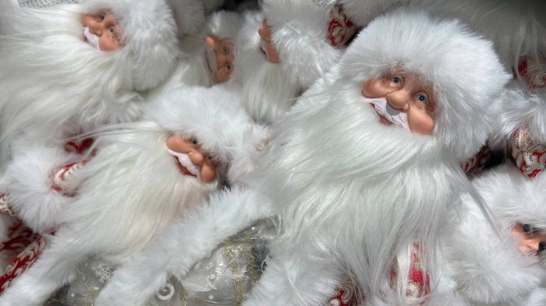 Одежда и носки возглавили антирейтинг новогодних подарков в Брянске   guberniya tv obshhestvo 324384 Самым большим разочарованием для брянцев остается полное отсутствие подарка так считают 18 опрошенных А треть участников 33 уверяют что никогда не получали провальных презентов к Новому году ƃℾ подписаться прислать новость