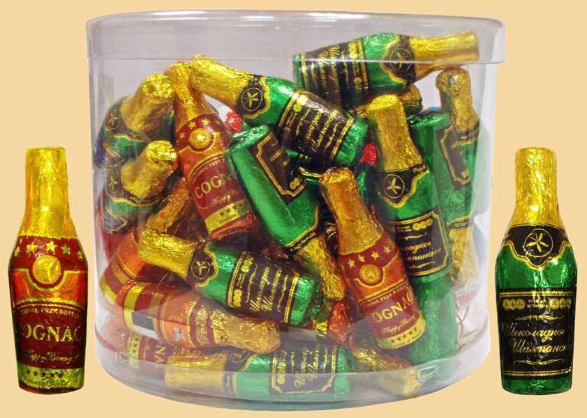 Алко конфеты новый тренд у подростков Шоколадные бутылочки подростки массово заказывают на маркетплейсах из за нового тренда в TikTok Уже после пары конфет у детей начинается сильное опьянение Под таким состоянием они записывают видео Как считаете нужно ли запретить эти конфеты детям до 18 лет Читайте нас в MAX Подписаться на канал