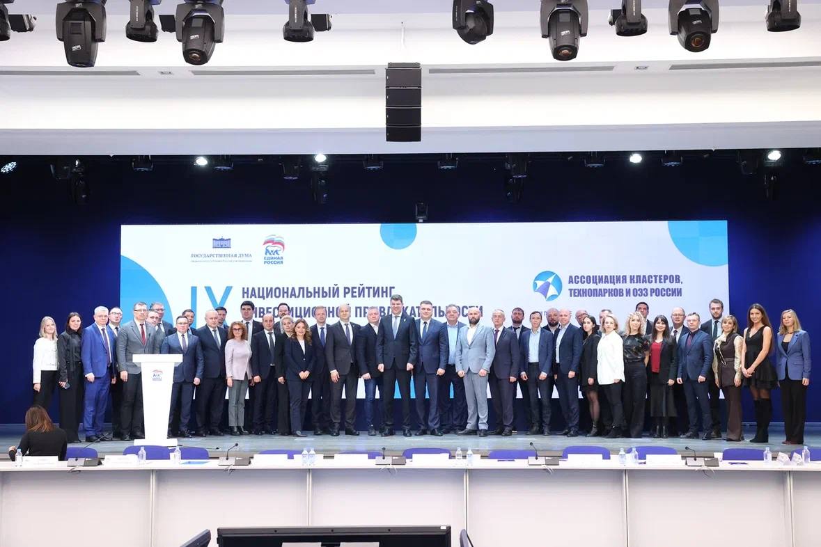 ОЭЗ Авангард показала уверенный рост и вошла в ТОП 10 самых привлекательных площадок для инвесторов России заняв 8 е место в рейтинге Это на две позиции выше чем в прошлом году  Рейтинг составляется Ассоциацией кластеров технопарков и ОЭЗ России при поддержке Минэкономразвития РФ и является главным ориентиром для компаний выбирающих площадку для размещения производства   Такой результат это общая победа достигнутая благодаря слаженной работе структур Правительства Омской области Администрации города Омска управляющей компании ОЭЗ а также резидентов и партнёров ОЭЗ Мы продолжаем развиваться и укреплять позиции