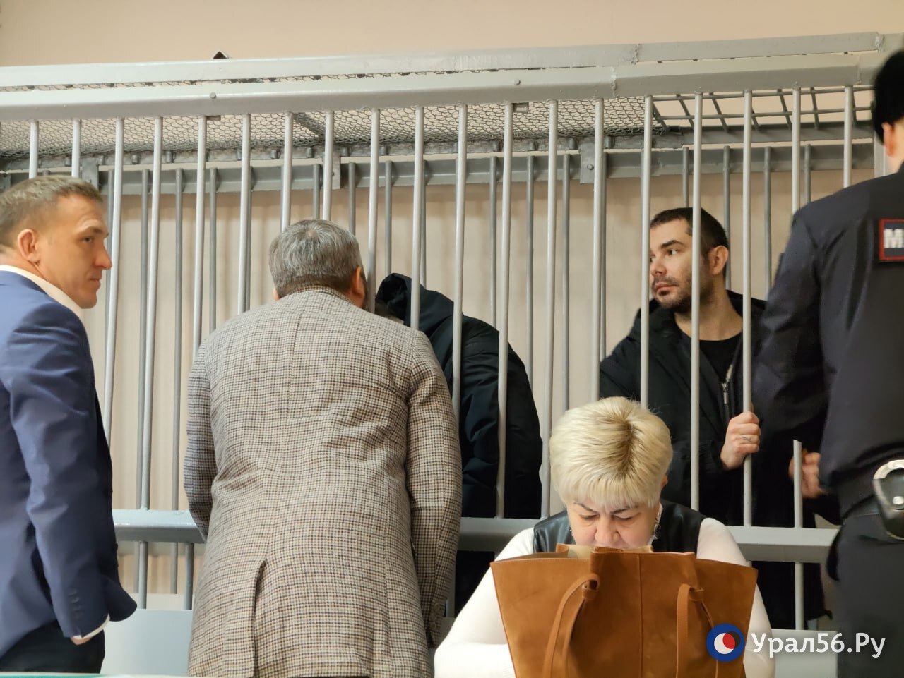 Сегодня в Ленинском районном суде Оренбурга будет избрана мера пресечения в отношении Егора и Макара Макаровых Оба подозреваемых уже полгода находятся в СИЗО В последний раз суд продлил эту меру пресечения в конце октября Следователь СК РФ который расследует это дело будет просить суд о продлении ранее избранной меры пресечения и оставить двух подозреваемых под стражей Урал56 Ру в MAX