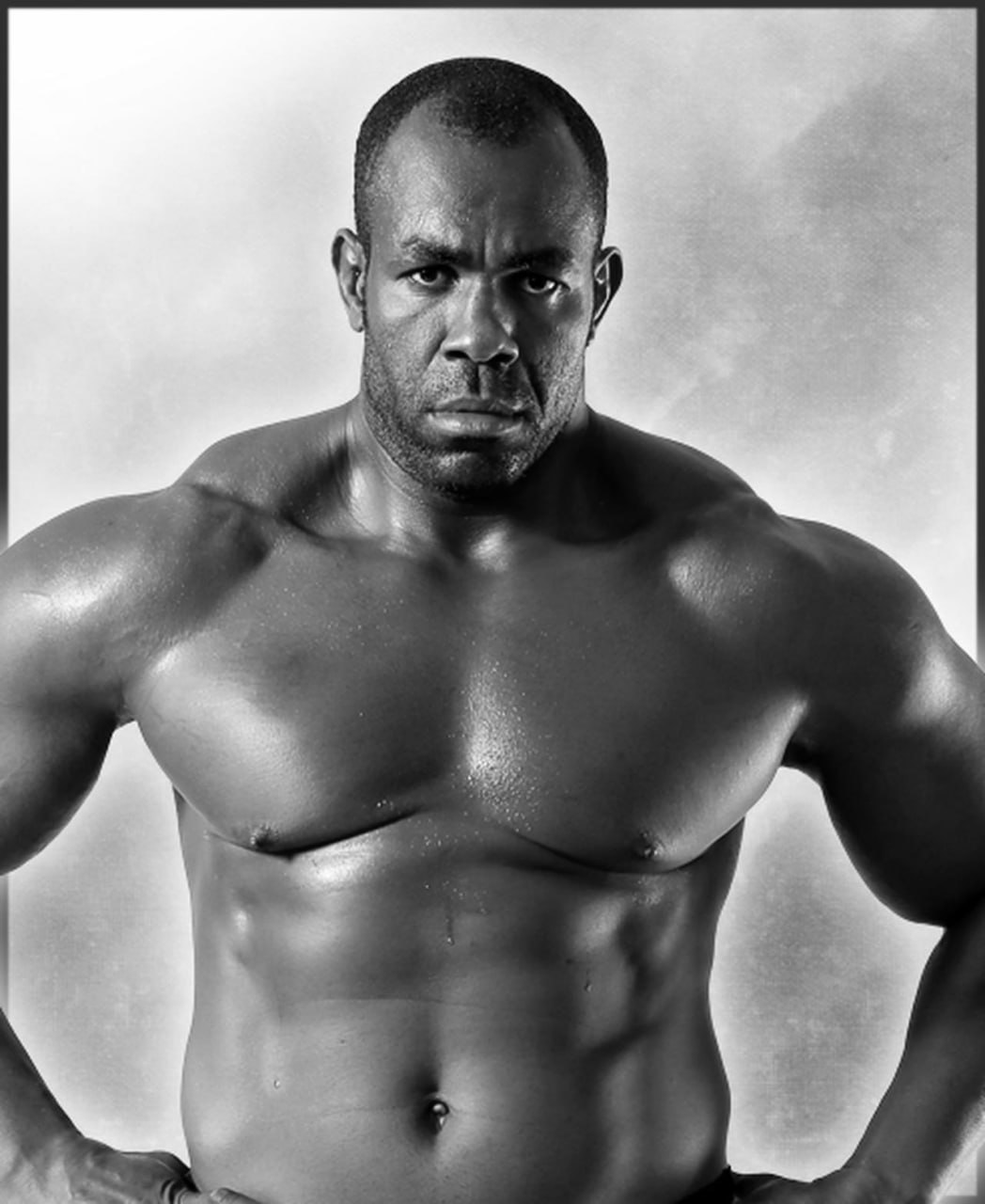 Погиб бывший боец UFC Джеронимо дос Сантос Трагическая новость пришла из Бразилии Водолазы обнаружили тело 45 летнего экс бойца UFC Джеронимо дос Сантоса на дне реки Рио Негро крупнейшего левого притока Амазонки Об этом сообщает портал MMA Fighting По предварительным данным следствия в воскресенье утром Джеронимо зашёл в воду и больше не появился на поверхности Уже днём были начаты поисково спасательные работы которые завершились трагически Инцидент произошёл в опасном участке реки песчаная коса там скрывает резкий обрыв а сильное круговое течение может затянуть человека под воду Предполагается что именно в это место и попал бывший боец Соболезнования семье близким и всем кто знал Джеронимо дос Сантоса Подпишись на Meta MMA Meta MMA в MAX Наш канал в ВК