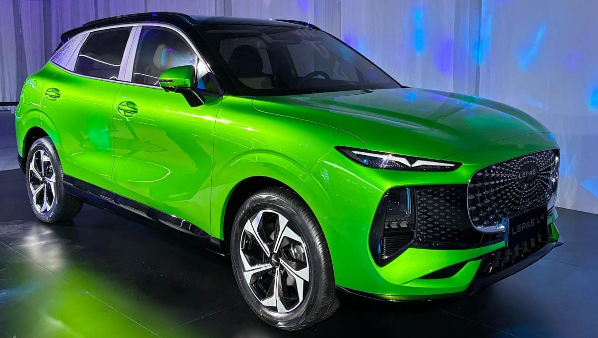 Chery близка к заключению сделки по выкупу у Volkswagen двух автозаводов в ФРГ, сообщает Yahoo Autos. Китайская компания стремится расширить свое присутствие на рынке ЕС, на одном из заводов хотят выпускать кроссовер под новым суббрендом Lepas на фото .