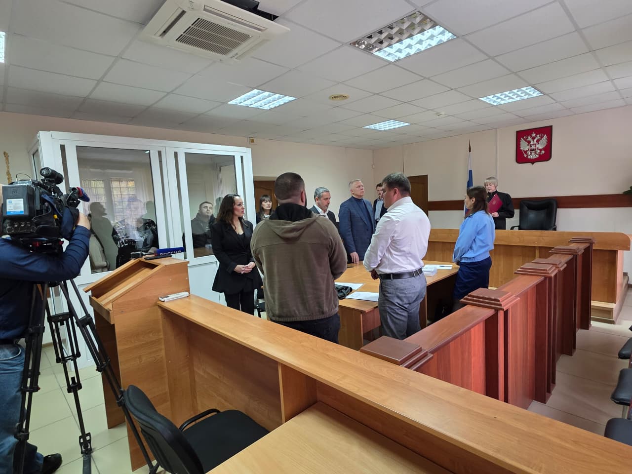 На Ставрополье посадили сотрудников садистов рехаба где мучили постояльцев Как установил суд директор два консультанта и пациент реабилитационного центра в Пятигорске с августа 2022 года по апрель 2024 года причиняли физические и психические страдания лицам содержавшимся в реабилитационном центре за нарушение выдуманных внутренних правил сообщили в прокуратуре Ставропольского края Всех признали виновными в истязании группой лиц по предварительному сговору Как выяснила наша редакция директора центра Светлану Очкань приговорили к 3 5 года Вардана Вардазаряна к 3 годам Райсат Багаммадаеву к 3 годам Ориста Самарджиева к 2 годам Отбывать наказание они будут в колонии общего режима Подписывайтесь на нас во ВКонтакте и в Одноклассниках чтобы быть в курсе самых интересных новостей Кавказа Подписывайтесь на телеграм канал АиФ Северный Кавказ