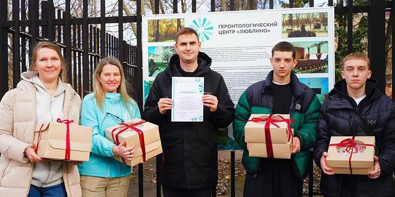 Студенты московских колледжей организуют более 40 акций в честь Дня волонтера Например учащиеся колледжа сферы услуг 10 проведут мастер класс по росписи пряников для подопечных хосписа Будущие медики соберут корм для кошачьего приюта и сдадут кровь для онкодиспансера Волонтеры также посетят пансионаты для пожилых людей и уберутся у памятников 5 декабря в 11 колледжах состоятся встречи с представителями благотворительных фондов пройдут квесты и интерактивные семинары Город Москва в MAX и Telegram