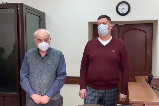 В Екатеринбурге вынесли приговор отцу Леонида Волкова Михаила Волкова признали виновным в финансировании экстремистской деятельности По решению суда он должен выплатить штраф в размере 300 тысяч рублей Судя по материалам дела ученого математика наказали за то что в 2021 году он перевел 2000 рублей на счет Фонда борьбы с коррупцией Внесен в список террористов и экстремистов Росфинмониторинга признан иностранным агентом в РФ Внесен в список террористов и экстремистов Росфинмониторинга Признан иностранным агентом экстремистской террористической и нежелательной организацией запрещенной в РФ Кировский суд Екатеринбурга