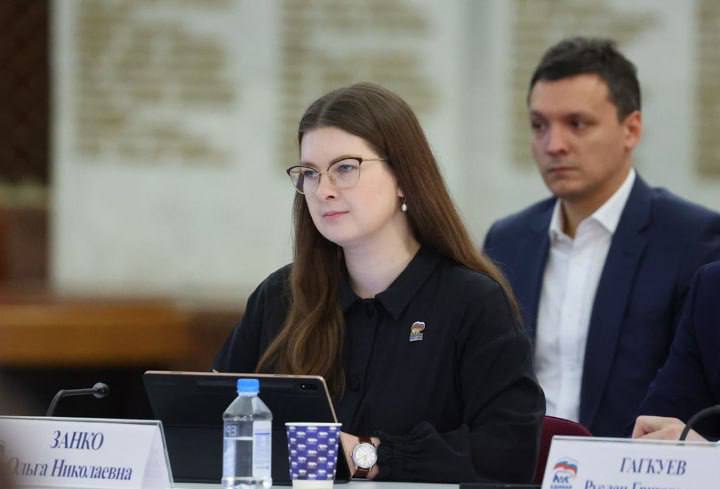 Ольга Занко: Законопроект о поддержке общественных инициатив по увековечению памяти жертв геноцида советского народа закрепит правовой статус активистов и НКО  Партия «Единая Россия» инициировала внесение в Госдуму законопроект о поддержке общественных инициатив по увековечению памяти жертв геноцида советского народа.  По словам заместителя председателя комитета Госдумы по развитию гражданского общества Ольги Занко, документ закрепляет четкий правовой статус для активистов и некоммерческих организаций, которые занимаются этой работой, и предоставляет им доступ к мерам господдержки.  Как рассказала Занко, на волонтеров распространится право на оплату услуг связи без НДФЛ, компенсацию транспортных расходов, возможность временно использовать помещения и оборудование для добровольческих проектов.   «Бизнес сможет жертвовать НКО денежные средства и получать налоговые льготы. НКО получат доступ к разным мерам поддержки: от имущественной до обеспечения цифровой безопасности», - отметила председатель Центрального совета сторонников партии, зампред комитета Госдумы по развитию гражданского общества Ольга Занко.    Online47 — Всё о Ленобласти и не только