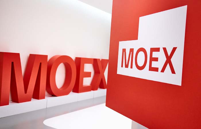 Индекс Мосбиржи упал ниже 2700п и обновил минимум с апреля К 13:19 индекс МосБиржи упал до 2698,83 пункта -2,1% - минимум с 9 апреля, индекс РТС - до 1087,64 пункта -2,1% ; цены большинства "голубых фишек" на Мосбирже снизились в пределах 3,7%. Фото: Алексей Кузнецов/"Интерфакс"