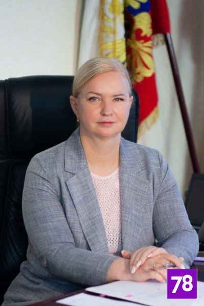 Главу Колпинского района Юлию Логвиненко задержали в Петербурге Об этом сообщил источник . С чиновницей работают силовики, ее статус пока неизвестен. UPD: По предварительной информации, Логвиненко задержана по подозрению во взяточничестве. Сайт администрации Петербурга Подписаться Прислать новость