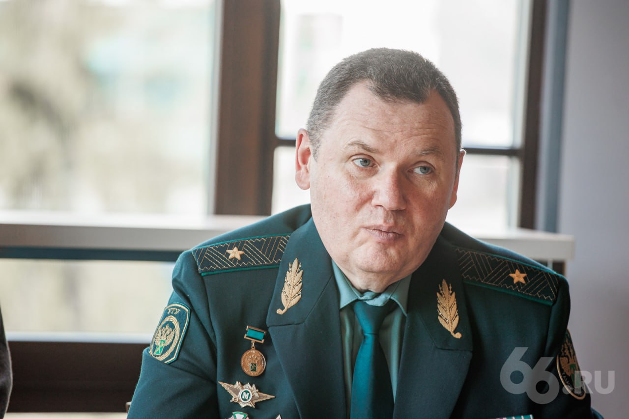 Сменился начальник на Уральской таможне С 1 декабря Уральское таможенное управление возглавляет Сергей Епифанов на фото Он будет исполнять обязанности начальника после отставки Алексея Фролова Об этом сообщили в пресс службе ведомства Фролов покинул пост и завершил службу в таможенных органах Он руководил УТУ с июля 2020 года а всего в системе таможни проработал 30 лет Исполняющий обязанности начальника управления Сергей Епифанов до этого возглавлял Уральскую электронную таможню Новости из Екатеринбурга