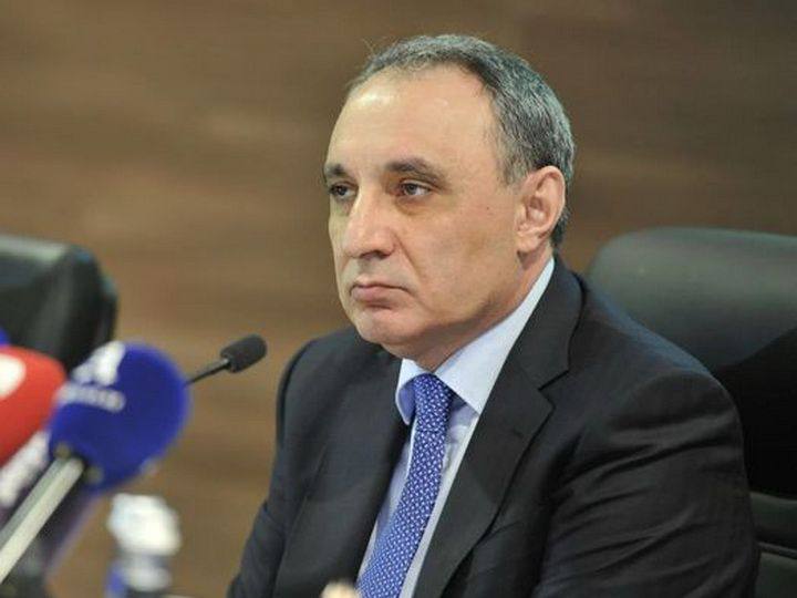 Баку требует возбудить дело против российских силовиков из-за смерти своих граждан в Екатеринбурге Генпрокурор Азербайджана Камран Алиев сообщил, что страна передала Москве результаты собственных судебно-медицинских исследований. «Установлено, что эти лица погибли в результате пыток, избиений и тяжких телесных повреждений», — сообщил он, его слова передают местные СМИ. Российский СК, в свою очередь, проводит собственную проверку. Там отмечают, что окончательные выводы будут сделаны по итогам экспертиз. Ранее в ведомстве сообщали, что причиной смерти одного из задержанных в Екатеринбурге стала сердечная недостаточность. Напомним, что после задержания в Екатеринбурге членов местного ОПГ, в Азербайджане задержали и кинули в тюрьму десятки русских людей, которые до сих пор не освобождены, а Азербайджан начал открыто вести антироссийскую политику и оказывать помощь Украине. ЖИВОВZ