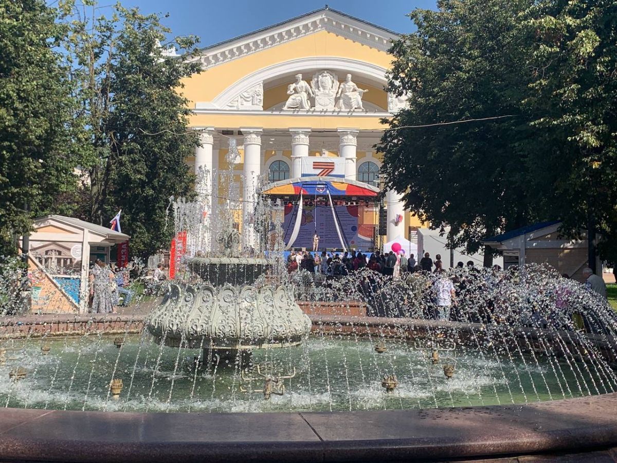 Как Калуга празднует день города   kaluganews ru fn 1716788 html День города в Калуге отмечается с размахом Центром праздничных мероприятий традиционно стала Театральная площадь где организован семейный фестиваль Калуга Дружная семья   Прислать новость Подписаться