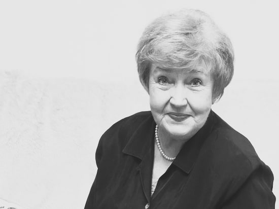 Умерла советская телеведущая и диктор Светлана Жильцова Ей было 89 лет Жильцова на протяжении многих лет вела самые рейтинговые программы на телевидении КВН Утренняя почта Песня года Спокойной ночи малыши и многие другие сообщил Первый канал Отмечается что диктор ушла из профессии на пике карьеры чтобы посвятить время семье Подписаться на Говорит Москва Telegram VK MAX