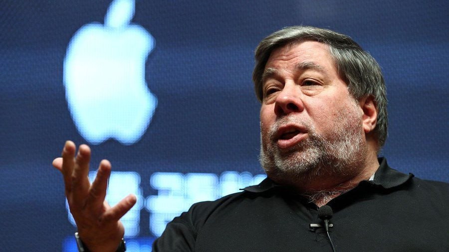 Сооснователь Apple Стив Возняк выступит на форуме Облачные города в Москве в сентябре сообщили в пресс службе форума Он расскажет об эволюции технологий проведя параллели между революцией персональных компьютеров в создании которых он участвовал в 1970 х годах и современным этапом развития искусственного интеллекта и робототехники От Первого Лица Бусты