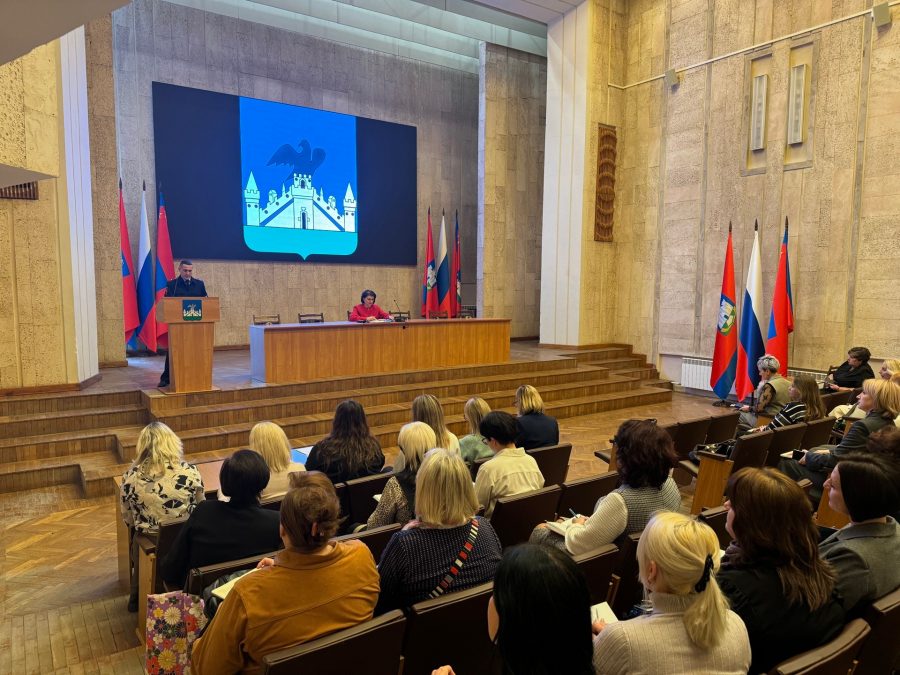 Руководители школ и детсадов поучаствовали в совещании с Госавтоинспекцией Начальник отдела Госавтоинспекции УМВД России по городу Орлу принял участие в совещании с директорами образовательных учреждений областного центра www infoorel ru news rukovoditeli shkol i detsadov pouchastvovali v soveshchanii s gosavtoinspekciey html