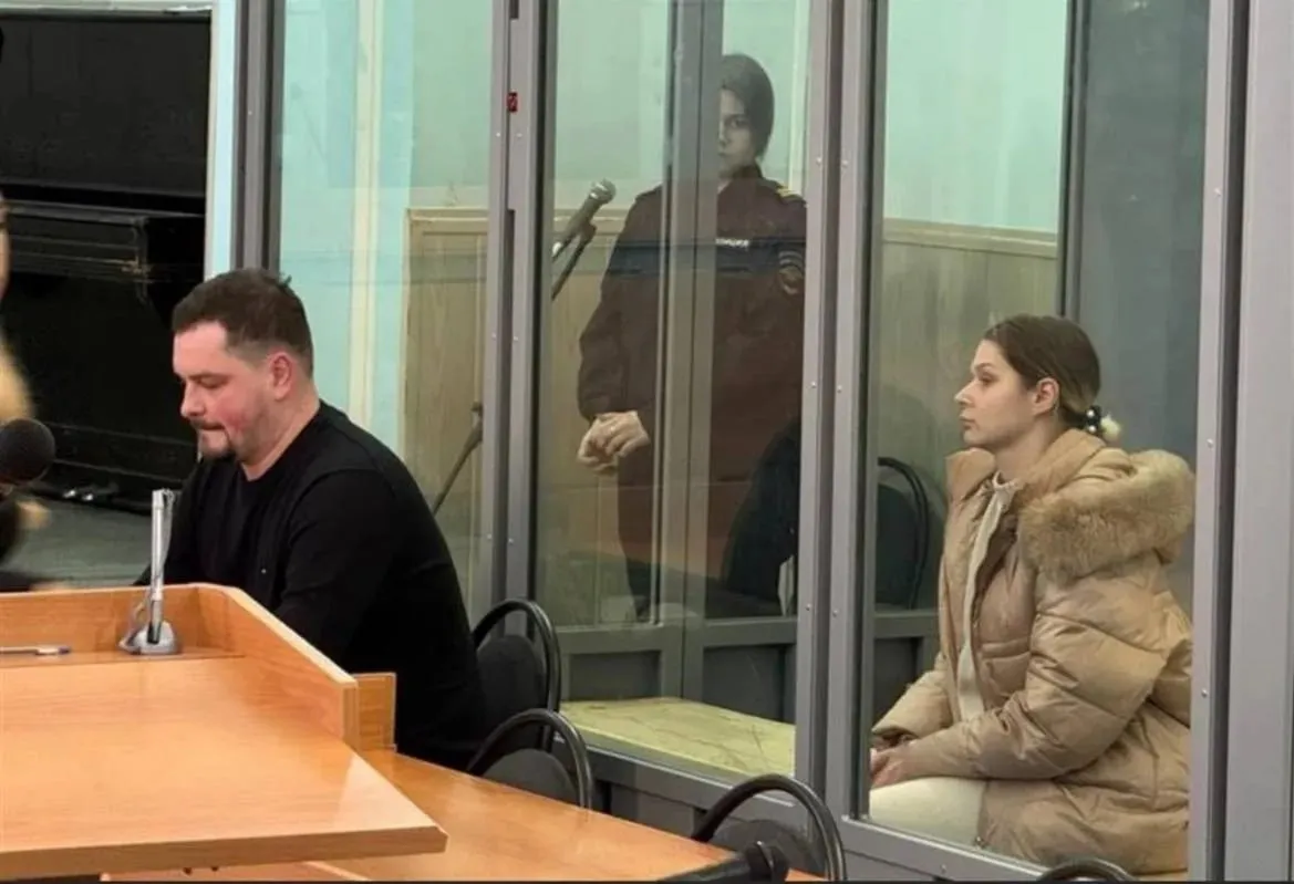 Завершено расследование убийства экс мэра Самары Виктора Тархова и его жены По версии следствия Екатерина Тархова отравила и расчленила родственников используя жидкий азот а останки выбросила в мусорные контейнеры По делу арестована внучка объявлены в международный розыск Светлана Метревели и ее племянник подозреваемые в организации и содействии преступлению Дело направлено в прокуратуру для утверждения обвинительного заключения Во время отключения   интернета все публикации можно посмотреть в нашем канале MAX   max ru eshcho