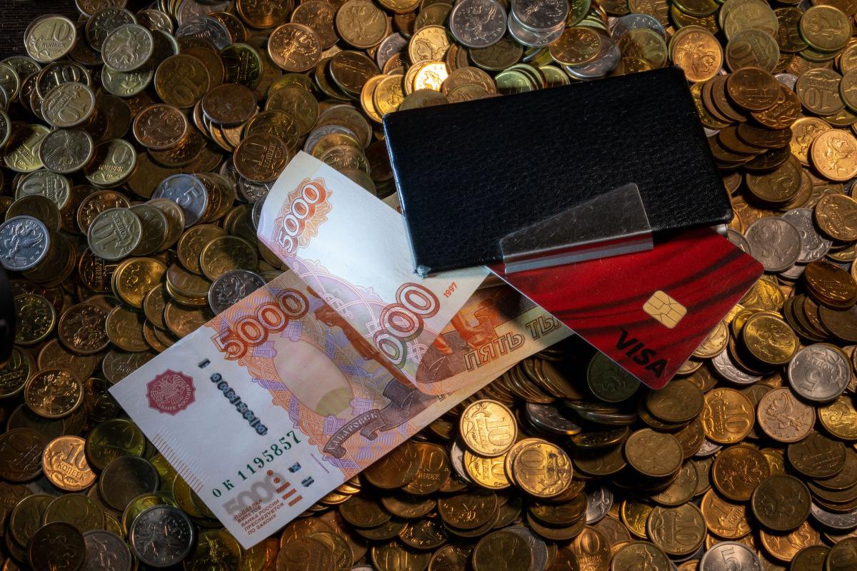 Второклассница перевела 124 тысячи рублей с маминой кредитки, чтобы задонатить в Roblox! Девочка поверила мошенникам, обещавшим выгодный обмен игровой валюты: сначала списали 75 тысяч, затем ещё 49 тысяч. Семья обратилась в полицию, идёт разбирательство. Флэш Питер - подписаться