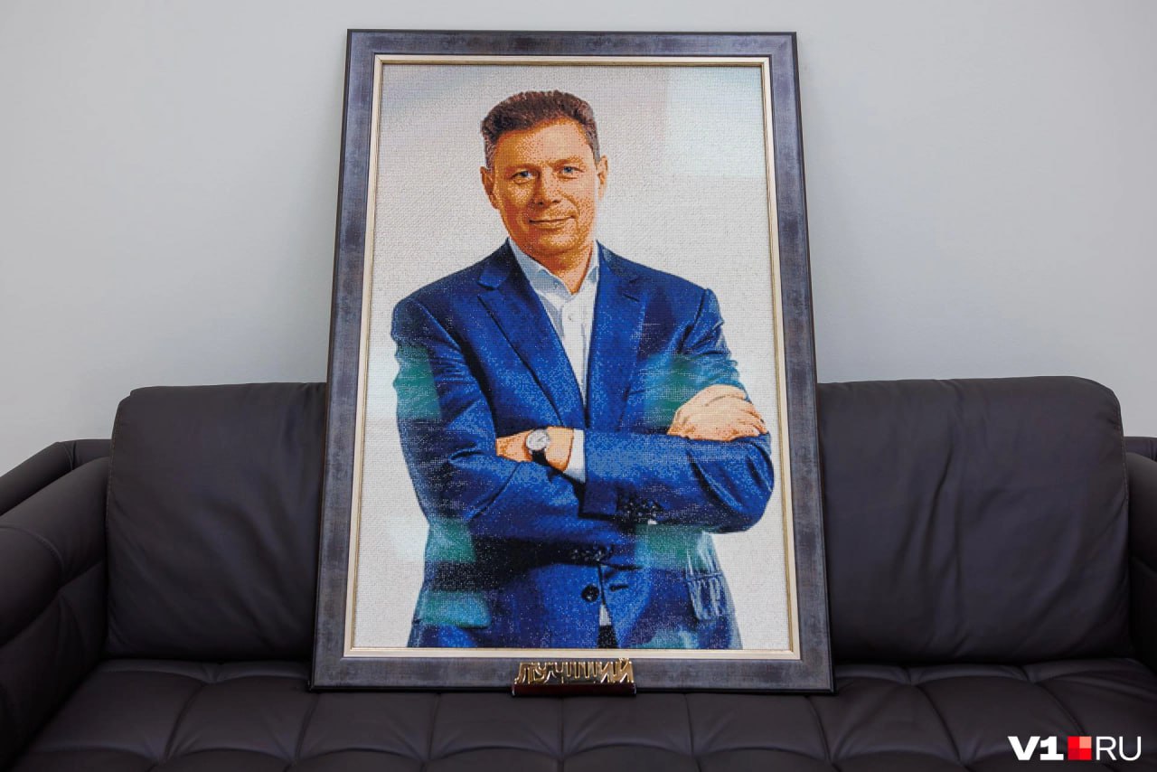 Сегодня депутаты Волгоградской облдумы собираются рассмотреть заявление Станислава Короткова о добровольной отставке Он был депутатом три созыва подряд 4 5 6 В пресс службе регионального парламента подтвердили что заявление подано Согласно документам докладчиком будет председатель областной думы Александр Блошкин Оставайтесь на связи с V1 RU в нашем MAX