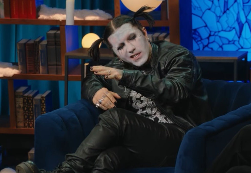 Шнейне Кажется Ганвест не доедет до Архангельска Как сообщила глава Лиги безопасного интернета Екатерина Мизулина ГУ МВД России по городу Санкт Петербург возбудило дело об административном правонарушении в отношении рэпера Ганвеста в связи с пропагандой употребления наркотических веществ в ряде композиций Напомним что исполнитель планирует дать концерт в Архангельске 10 апреля однако после нашей публикации а мы написали о приезде эпатажного исполнителя первыми в соцсетях и телеграм каналах тут же стали появляться многочисленные посты с требованием отменить его выступление Учитывая возбуждение дела против артиста вероятность что Ганвест в столицу Поморья не приедет выросла ещё на несколько пунктов К тому же не будет лишним вспомнить как лихо в Архангельске в конце минувшего года отменялись концерты рэперов Фото кадр из шоу Кстати