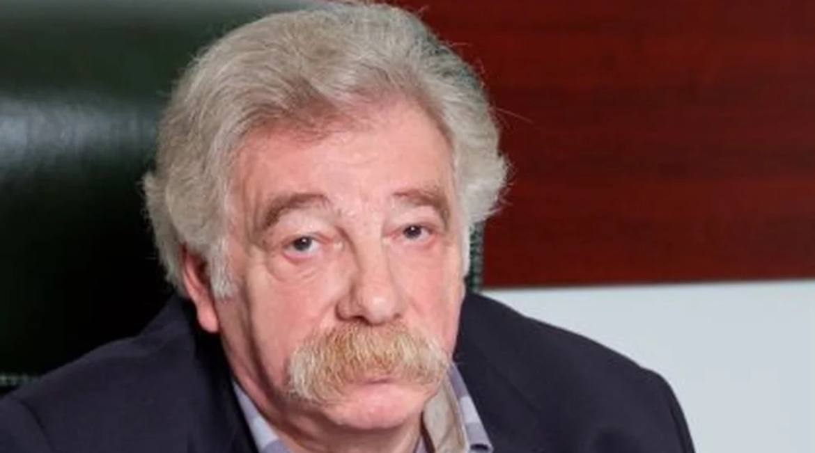 На 76 м году жизни умер этнограф подвижник музейного дела и директор Российского этнографического музея Владимир Моисеевич Грусман Соболезнования родным и близким этнографа выразил губернатор Петербурга Александр Беглов Как сообщили в Смольном Грусман стал инициатором ряда проектов расширив научную просветительскую и международную деятельность музея При его участии реализовали проекту по расширению культурных связей с зарубежными странами в том числе с Норвегией и Афганистаном В годы его руководства большое внимание уделялось сохранению исторического здания музея восстановлению таких архитектурных элементов как световой плафон знаменитого Мраморного зала отметили в пресс службе Российский этнографический музей Подписаться на ДП в Telegram MAX