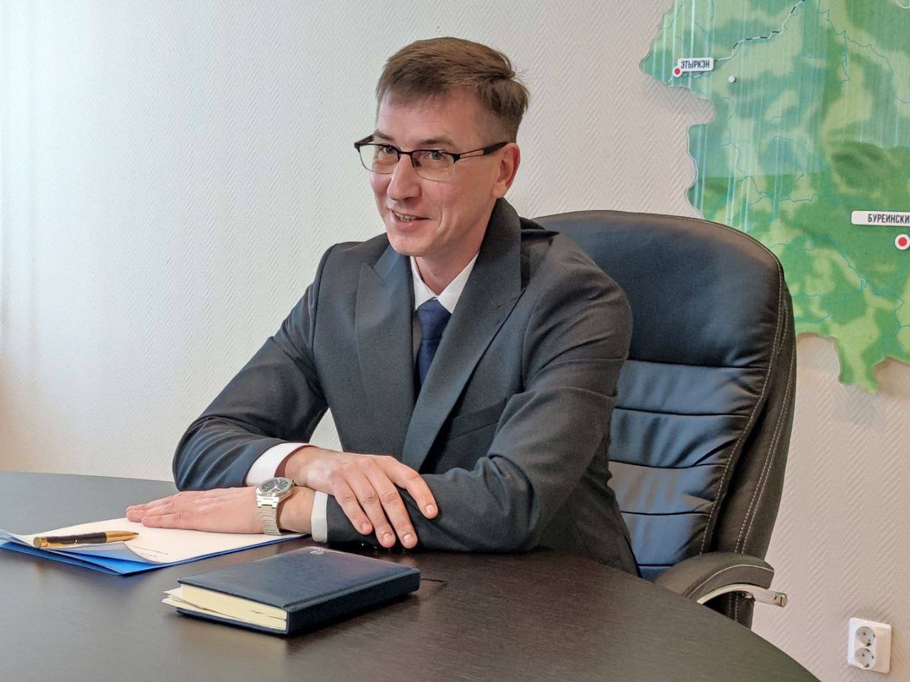 Антон Харин назначен врип главы Верхнебуреинского района Его карьера в органах власти началась в 2007 году в администрации Хабаровского района За время работы он прошел путь от специалиста до первого заместителя главы Фото Администрация Верхнебуреинского района AmurMedia Прислать новость