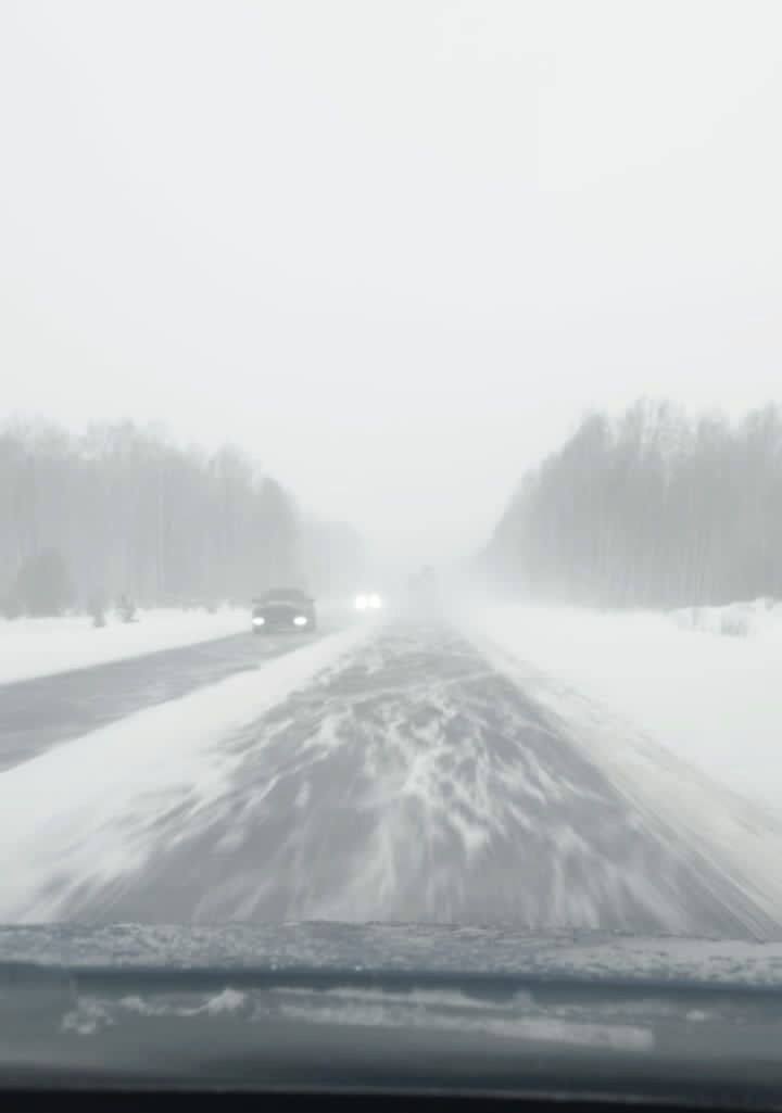 В Томской области ожидается резкое изменение погодных условий.  В связи с обильными снегопадами, недостаточной видимостью, сильным ветром Госавтоинспекция рекомендует, по возможности, отказаться от передвижения на автомобилях, особенно по загородных трассам.    Подписаться   Прислать нам новость