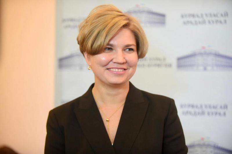Екатерина Кочетова написала заявление об уходе с поста министра экономики Бурятии по собственному желанию. Причины такого решения неизвестны. После увольнения чиновница намерена уехать в другой город. Об этом сообщает Ариг Ус online. Напомним, что министерство экономики Кочетова возглавила в 2020 году. В 2022-м ее сделали еще и заместителем председателя правительства Бурятии, а в 2023-м – уполномоченным по инвестициям в регионе. #бурятия