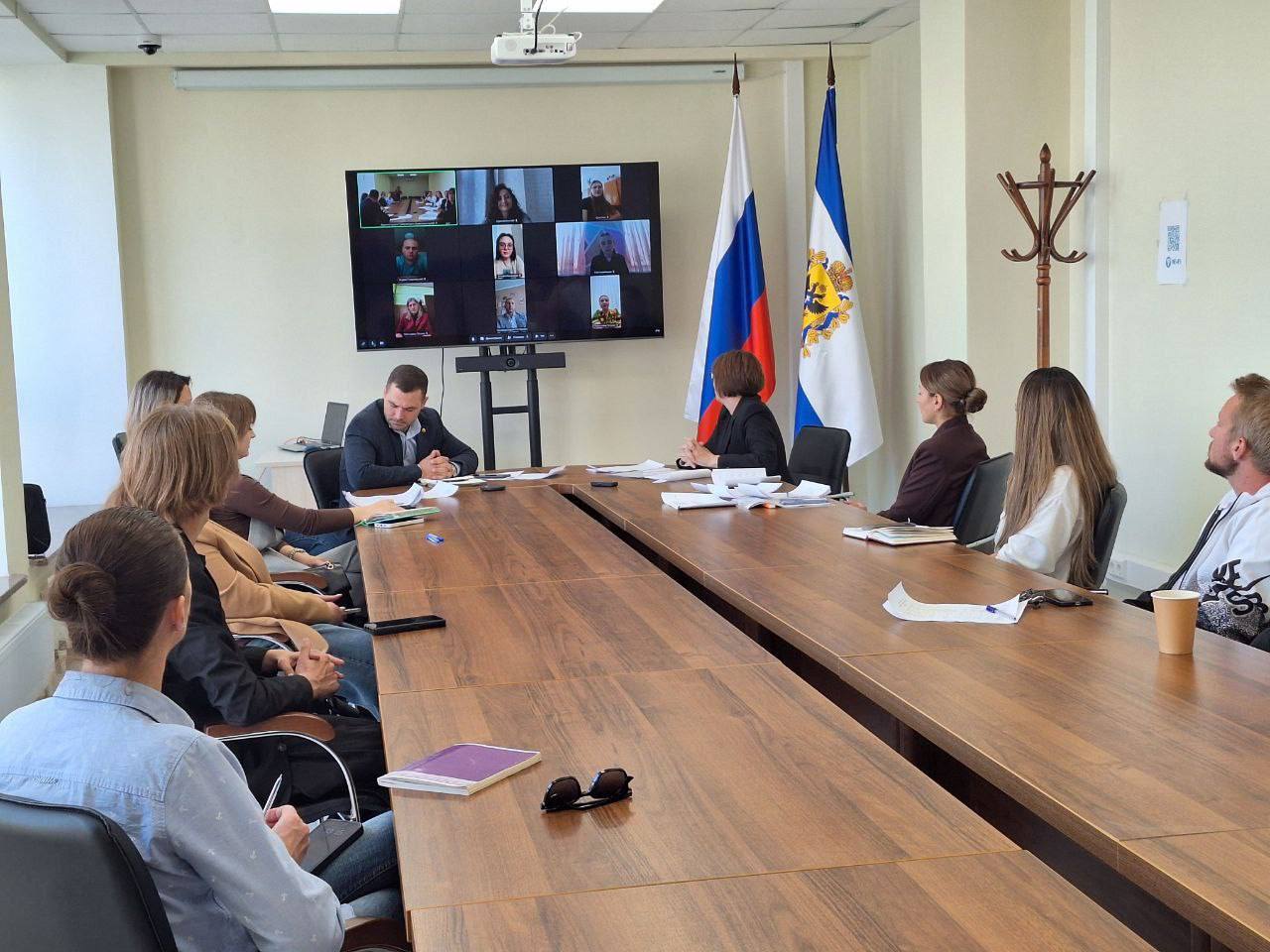 Первое заседание Молодежного совета при Министерстве культуры состоялось в Херсонской области "На заседании участники узнали о возможностях, правах, целях и задачах Молодежного совета, а также запланировали будущую работу", — рассказали в ведомстве. В мероприятии приняли участие молодые деятели культуры, представители общественных организаций, подведомственных учреждений, творческих союзов и студенческих советов. ПОДПИСАТЬСЯ НА ТАВРИЮ