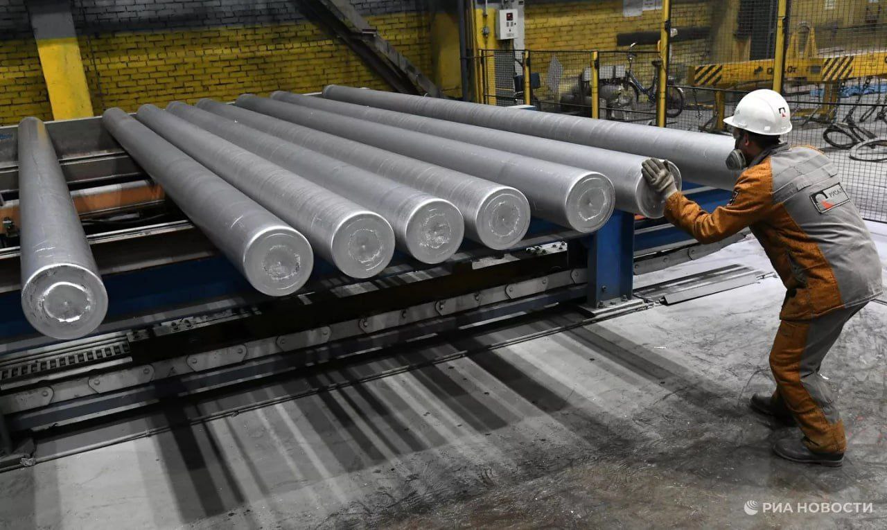 Южная Корея впервые в современной истории купила алюминия у России более чем на 1 млрд за первые 10 месяцев года Импорт российского алюминия в Южную Корею вырос в 1 6 раза к аналогичному периоду прошлого года и составил рекордные 1 11 миллиарда NewsEconomics