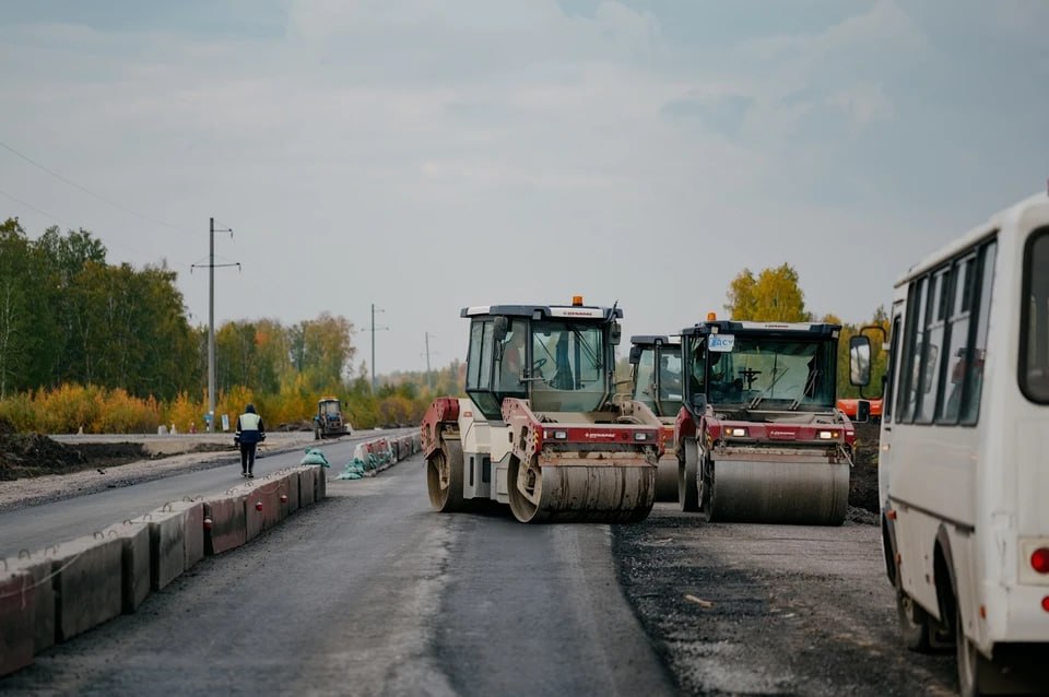 В Челябинской области 13-километровый участок трассы М-5 станет четырехполосным  Главная государственная экспертиза одобрила проект капремонта еще одного участка трассы М-5 в Челябинской области. Речь об отрезке дороги в Саткинском районе. До четырех полос планируют поэтапно расширить трассу с 1675 по 1687 километр.  В ФКУ Упрдор «Южный Урал» заявили, что участок дороги, на котором запланирован ремонт, — один из наиболее опасных. Его особенности – резкие перепады высот и постоянно растущий транспортный поток. После расширения дороги собираются разделить встречные потоки автомобилей.  — Точные сроки начала капитального ремонта в рамках данного проекта будут известны после окончания всех необходимых согласовательных процедур, — уточнили в дорожном управлении.