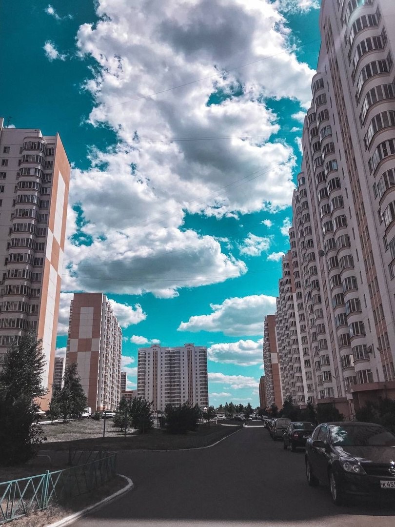 Недвижимость в Курске дорожает быстрее всех: +3,49% за май Согласно свежему исследованию РБК, в мае 2025 года стоимость квадратного метра вторичного жилья в Курске выросла на 3,49%, достигнув отметки 105,7 тыс. рублей. Таким образом, Курск сохраняет первое место по темпам роста цен на вторичную недвижимость среди 50 крупнейших городов России с развитыми рынками жилья — уже пятый месяц подряд. Курская Telega / Прислать новость