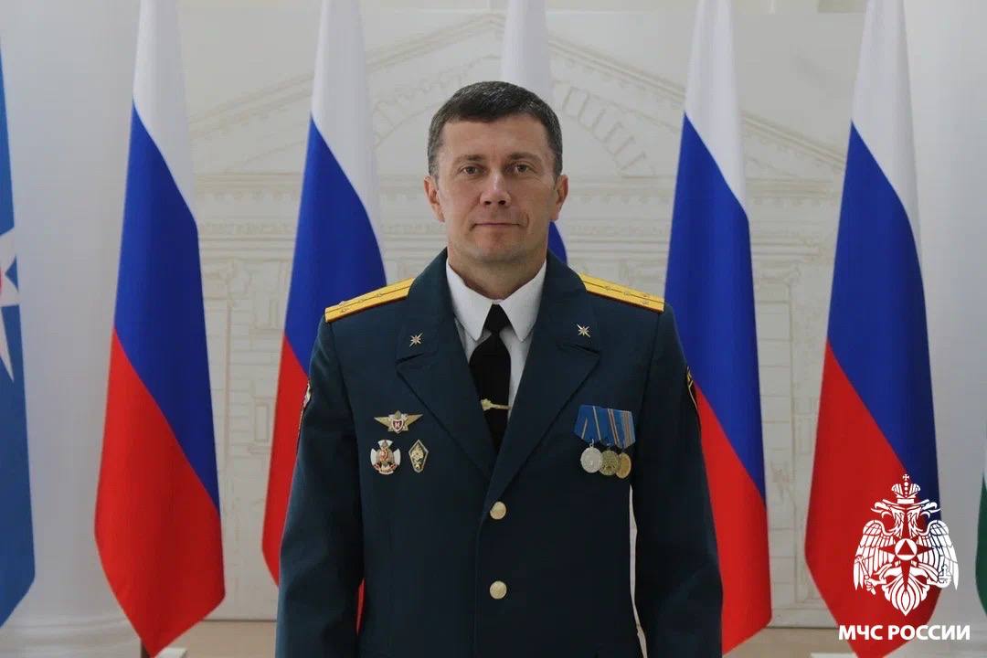 Только вперёд С 23 по 25 сентября сотрудник Главного управления Валентин Тырин примет участие в финальном этапе конкурса музыкального творчества пожарных и спасателей МЧС России который пройдет в Уфе Валентин будет выступать в номинации Поклонимся великим тем годам с песней За 15 минут до войны  Желаем Валентину удачного выступления и конечно же победы МЧС Республики Коми Подписывайся на МЧС России в Telegram MAX