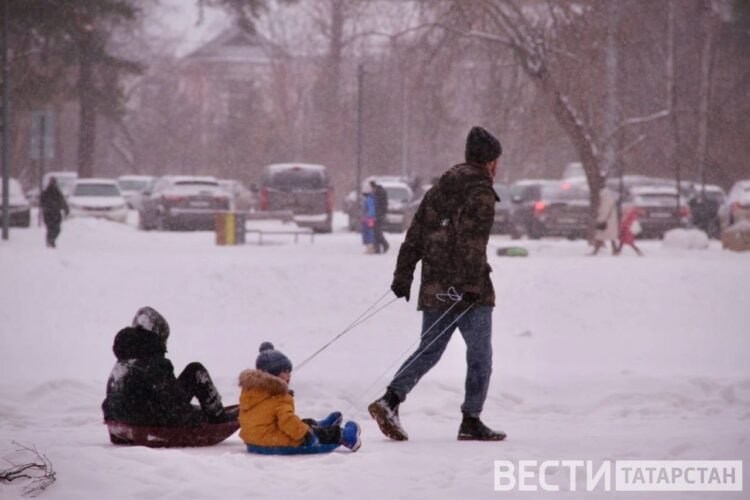 В Татарстане ожидается облачная погода без осадков В Татарстане 22 февраля ожидается облачная погода с прояснениями По данным Гидрометцентра РТ осадков в течение дня не прогнозируется Ветер будет дуть с юго запада и юга со скоростью 5 10 м с местами порывы могут достигать 14 м с Температура воздуха составит от 6 до 11 градусов на дорогах возможна гололедица Подписаться Сообщить новость Вести Татарстан в MAX