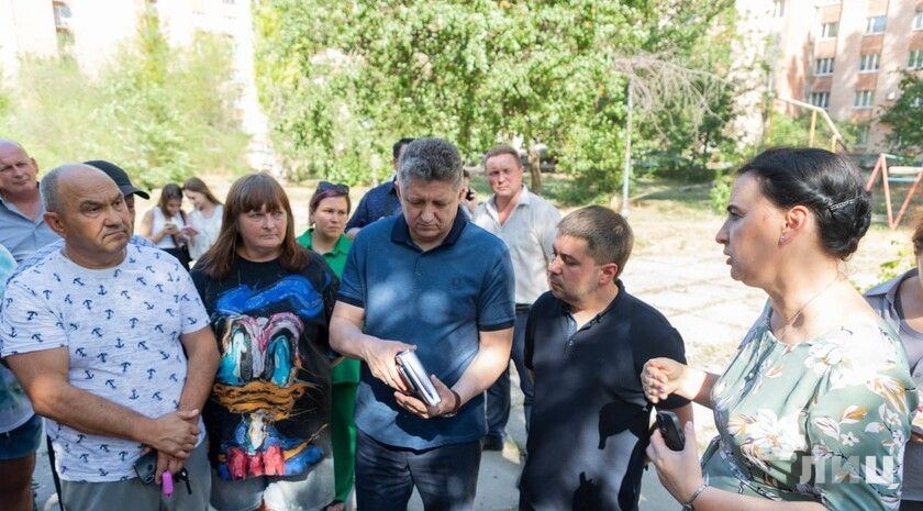 Строители планируют завершить реконструкцию фонтанов в Городке завода ОР до 1 августа Строители планируют завершить реконструкцию фонтанов в Городке завода ОР в Луганске до 1 августа. Об этом во время встречи с жителями города в рамках проекта «Муниципальный диалог: — решаем вместе» заявила временно исполняющая полномочия главы городского округа Луганска Яна Пащенко. «Очень сложный объект, и даже сам подрядчик не знал, что он столкнется с определенными трудностями. Там разработаны два сухих фонтана. Буквально на ходу переделываем сейчас, потому что сухие фонтаны уже в России не применяют. Стоит задача и заключен договор. До 1 августа у подрядчика стоит срок выполнения этого фонтана», — сказала она. Пащенко добавила, что монтаж оборудования для фонтанов уже начался.... Подробнее>>>