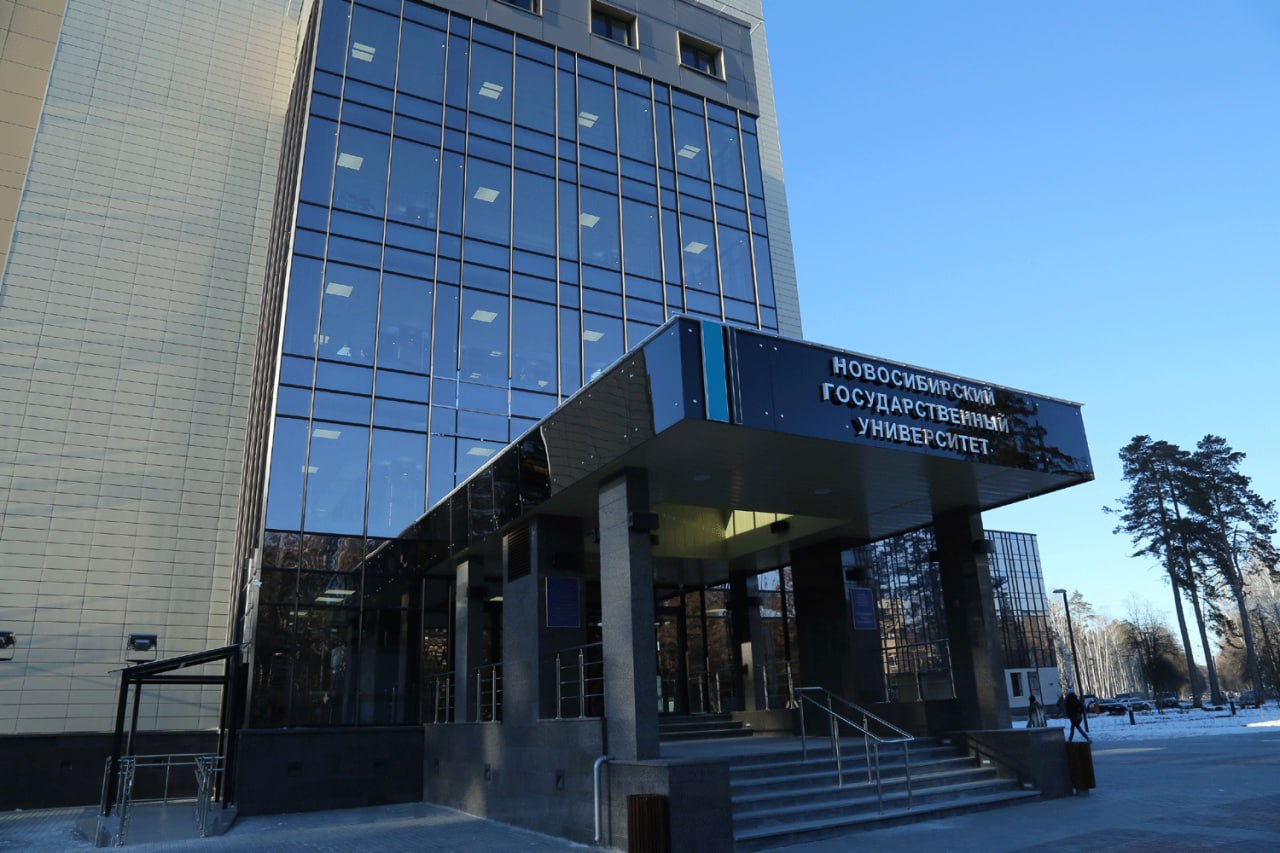 Глава минобрнауки Фальков назвал имя нового ректора НГУ Полномочия ректора Новосибирского госуниверситета Михаила Федорука истекают в феврале 2026 года Вузом будет руководить биохимик и профессор РАН Дмитрий Пышный Сейчас он работает заместителем министра образования и науки РФ Пышный окончил НГУ и хорошо известен в Академгородке Министерство выдвинуло эту кандидатуру на заседание наблюдательного совета Её поддержали единогласно По данным ТАСС председатель Сибирского отделения РАН Валентин Пармон предлагал отдать пост заместителю директора Института теплофизики СО РАН Олегу Шарыпову Подписаться на канал