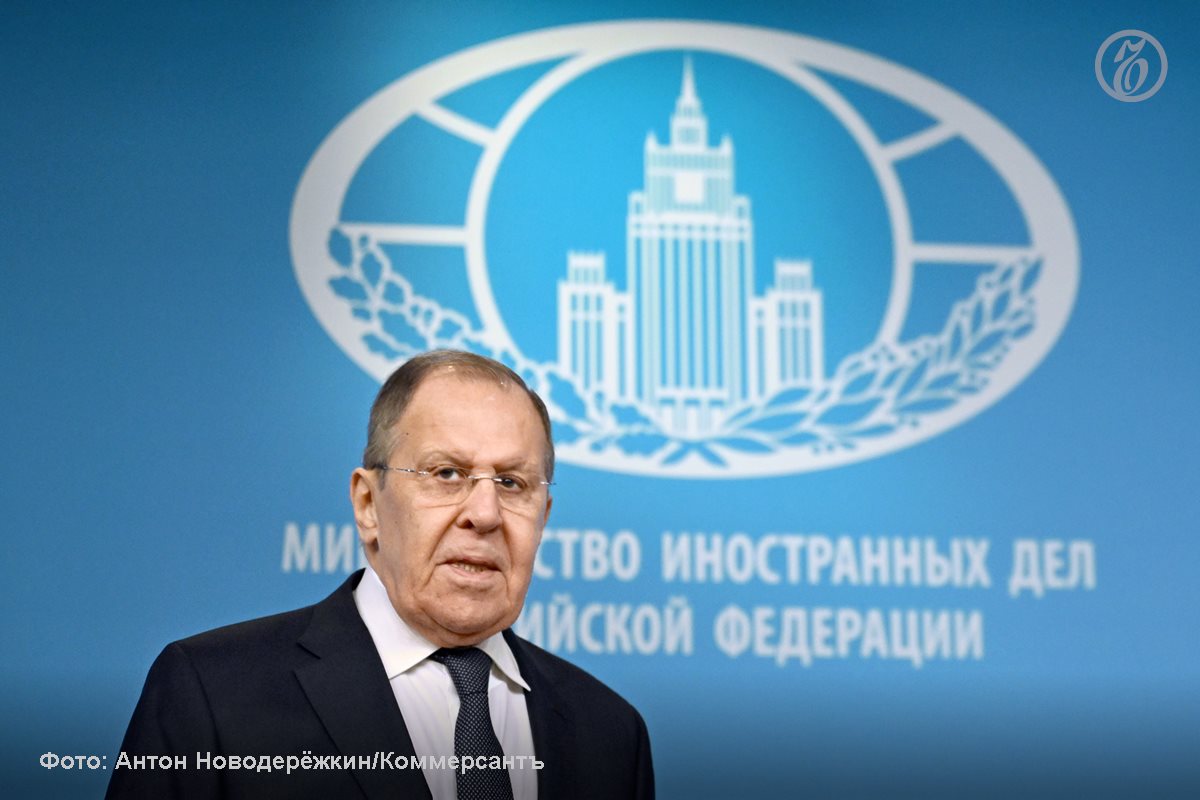 Россия обратилась в ООН с запросом могут ли там по аналогии с Гренландией признать право народов Донбасса новых регионов и Крыма на самоопределение сообщил глава российского дипведомства Сергей Лавров Сейчас уже в очередной раз запросили у генерального секретаря ООН Антониу Гутерреша и его команды что если публично было сказано что он и его коллективное руководство в ООН признают право народа Гренландии на самоопределение что именно народ Гренландии решает свою судьбу а не кто то со стороны то признают ли в ООН такое право и за населением Донбасса Новороссии и конечно Крыма Подписывайтесь на Ъ Оставляйте бусты