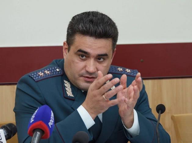 Бывший налоговик Бурятии возглавил Управление Федеральной налоговой службы Красноярского края С 12 мая 2025 года на должность руководителя Управления Федеральной налоговой службы по Красноярскому краю назначен 50-летний Юрий Куриленко. Куриленко в 1996 году окончил КГУ по специальности «Бухгалтерский учет и аудит», в 2016 году — магистратуру Бурятского госуниверситета с отличием. Карьеру начал в налоговых органах Красноярска с должности государственного инспектора. С мая 2002 года по июнь 2007 года возглавлял ИФНС по Свердловскому району Красноярска, затем — Межрайонную ИФНС № 22 по Красноярскому краю, в июне 2007 года был назначен заместителем руководителя УФНС по Красноярскому краю. С февраля 2012 года по май 2025 года Юрий Куриленко руководил УФНС в Республике Бурятия, Алтайском крае и Томской области.