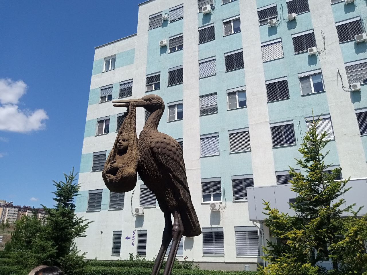 Невероятное событие произошло 2 февраля 2026 года в Волгоградском областном перинатальном центре 2 За сутки в центре родилось сразу четыре двойни сообщают акушеры Все дети в первый же день получили имена Первыми родились сестренки Мирослава и Кира Следом родителей и медиков порадовала королевская двойня Дмитрий и Лиана Потом родились братья Григорий и Константин следом сестры Алиса и Лилия