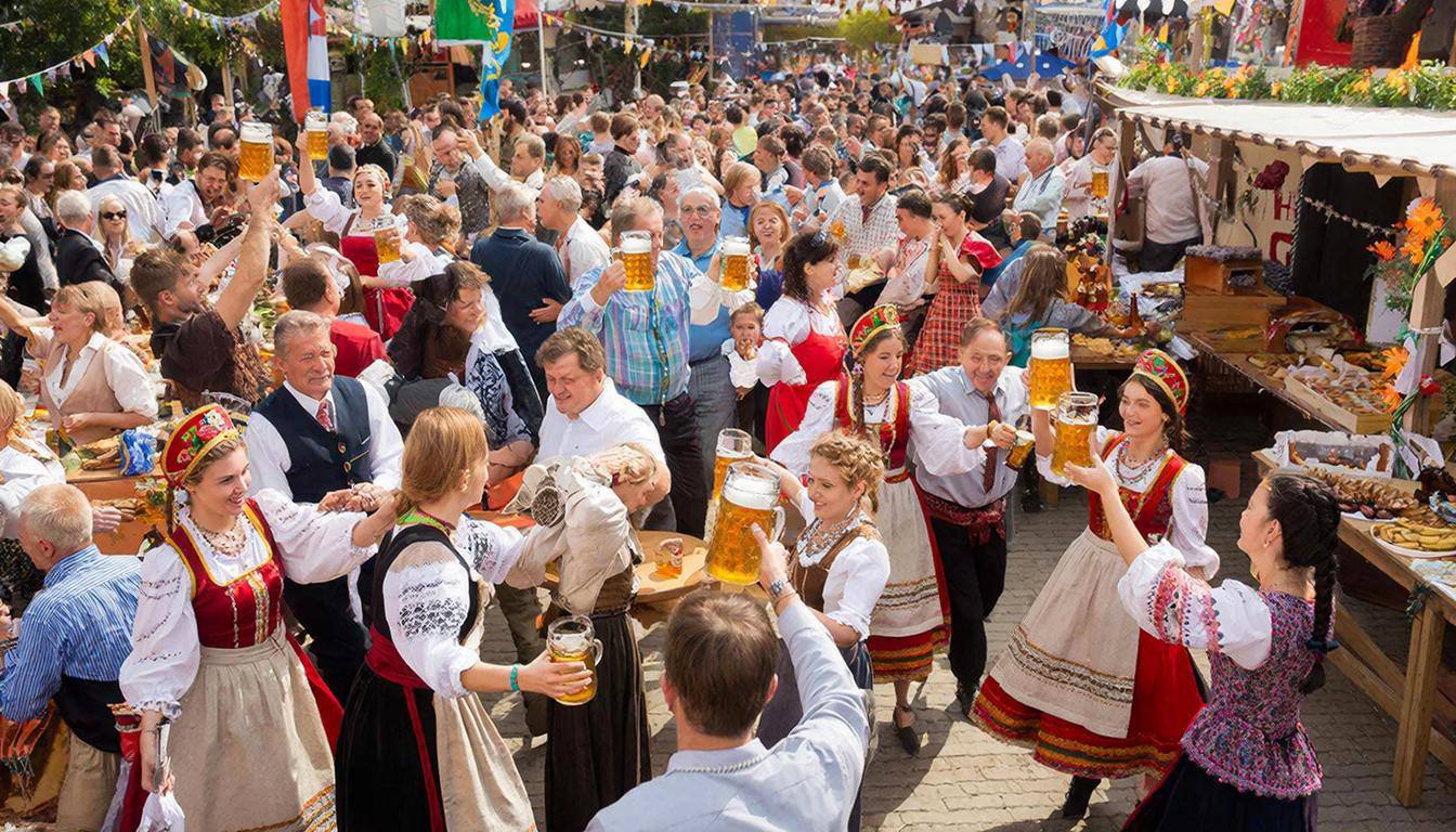 Свой Октоберфест может появиться в России Ярмарки российского разливного пива планируется проводить по всей стране Это должно поддержать местных пивоваров и развить внутренний туризм