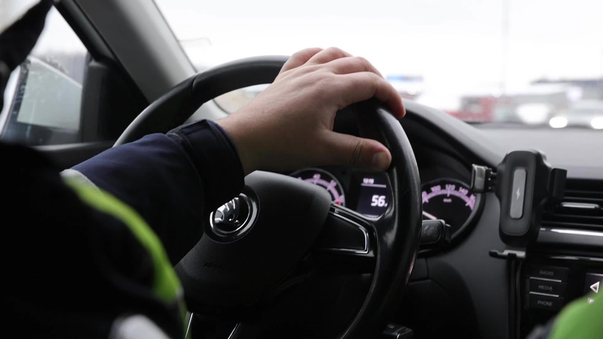 Масштабный рейд полиции в Петербурге: изъяты 453 скутера и электровелосипеда у курьеров