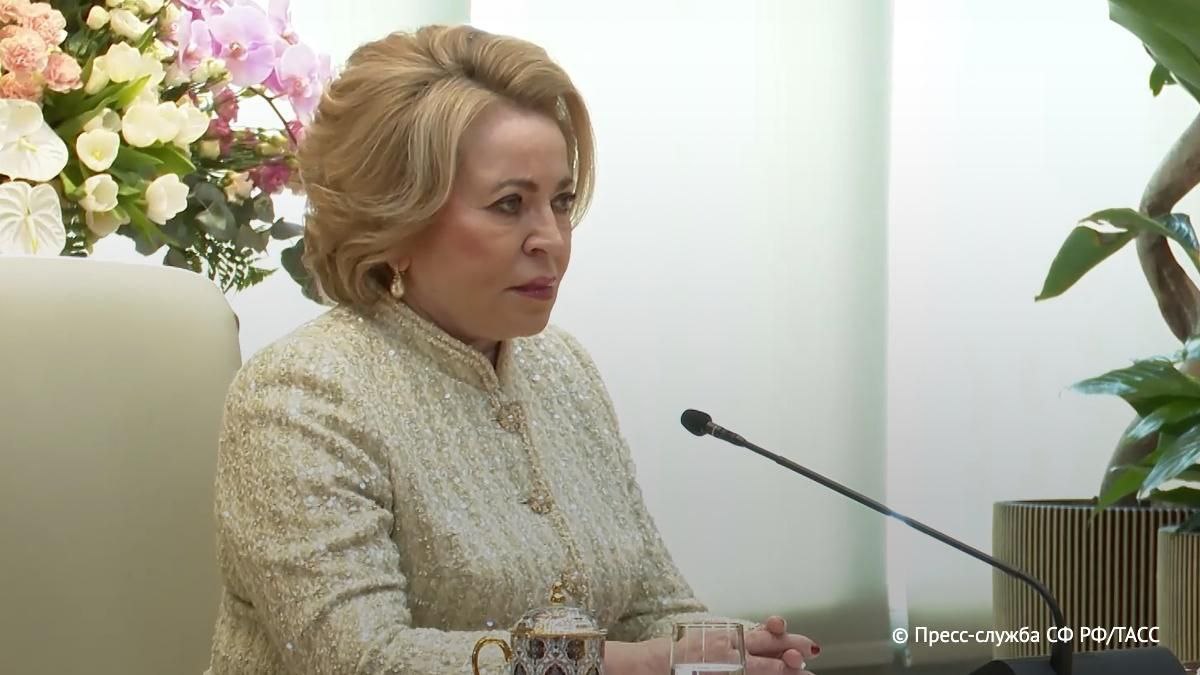 Orenday Оренбург Матвиенко призвала наказывать за вопросы о детях женщинам на собеседовании Приходит женщина наниматься на работу Первый вопрос который ей задают А вы в декрет не собираетесь За такие вещи просто надо наказывать это дискриминация По ее словам необходимо создавать условия чтобы женщины и работали и рожали А вы как считаете Фото ТАСС